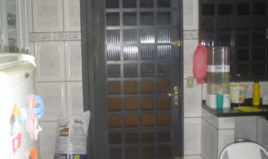 porta da cozinha com sada p/rea de servio FotoID 1091