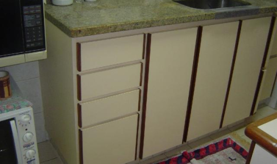 cozinha - parcial de armarios e pia FotoID 3996