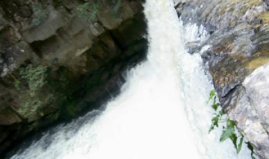 A queda da Cachoeira, em mdia uns 12mt. d queda FotoID 7206